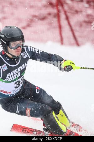 ZAGABRIA, CROAZIA - 06 GENNAIO: Istok Rodes di Croazia durante la Audi FIS Alpine Ski World Cup Men' Slalom il 6 gennaio 2021 a Zagabria, Croazia. Foto: Luka Stanzl/PIXSELL Foto Stock