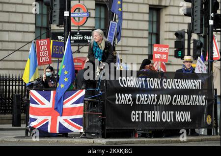 Londra, Regno Unito. 30th Nov 2022. I politici al di fuori della Camera del Parlamento in qualità di primo ministro frequentano il tempo delle interrogazioni del primo ministro. Credit: JOHNNY ARMSTEAD/Alamy Live News Foto Stock