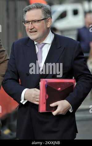 Londra, Regno Unito. 30th Nov 2022. Barry Gardiner MP, partito laburista, membro del Parlamento per il Brent North. I politici al di fuori della Camera del Parlamento in qualità di primo ministro frequentano il tempo delle interrogazioni del primo ministro. Credit: JOHNNY ARMSTEAD/Alamy Live News Foto Stock