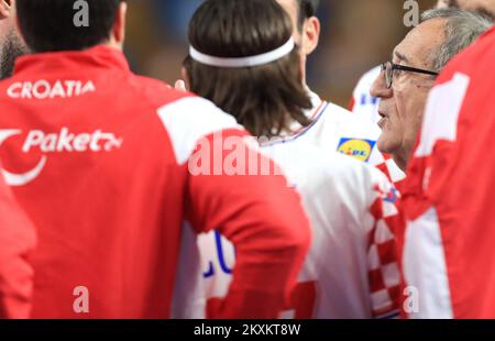 CAIRO, EGITTO - 25 GENNAIO: Allenatore di testa della croazia Lino Cervar durante il Campionato del mondo IHF di II categoria 27th tra Danimarca e Croazia al Cairo Stadium Sports Hall del Cairo, Egitto, il 25 gennaio 2021. Foto: Slavko Midzor/PIXSELL Foto Stock