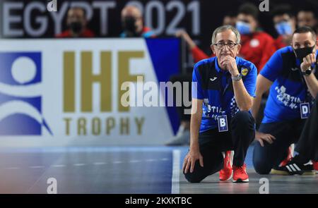 CAIRO, EGITTO - 25 GENNAIO: Allenatore di testa della Croazia Lino Cervar durante il Campionato del mondo IHF di II categoria 27th tra Danimarca e Croazia al Cairo Stadium Sports Hall del Cairo, Egitto, il 25 gennaio 2021. Foto: Slavko Midzor/PIXSELL Foto Stock