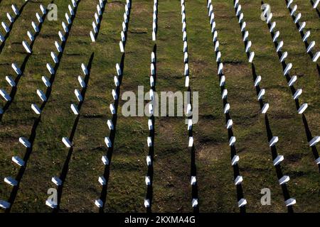 Una vista aerea del Centro commemorativo del genocidio di Srebrenica-Potocari in Bosnia-Erzegovina, il 22 febbraio 2021. Foto: Armin Durgut/PIXSELL Foto Stock
