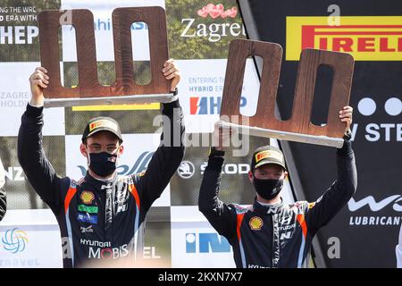 KUMROVEC, CROAZIA - 25 APRILE: Thierry Neuville del Belgio e Martijn Wydaeghe del Belgio hanno vinto il terzo posto nel Campionato del mondo Rally FIA il 25 aprile 2021 a Zagabria, Croazia. Foto: Luka Stanzl/Pixsell Foto Stock