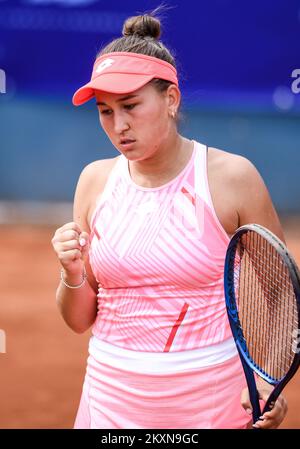 Kamilla Rakhimova di Romania in azione durante la sua semifinale femminile di Singles ITF Zageb Ladies Open 2021 torneo di tennis match contro Alexandra Dulgheru di Russia al centro di tennis Maksimir a Zagabria, Croazia il 1 maggio 2021. Foto: Josip Regovic/PIXSELL Foto Stock