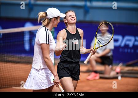 Barbara Haas d'Austria e Katarzyna Kawa di Polonia in azione durante la doppia finale ITF Zageb Ladies Open 2021 torneo di tennis partita contro Andreea Prisacariu di Romania e Nika Radisic di Slovenia al centro di tennis Maksimir a Zagabria, Croazia il 1 maggio 2021. Foto: Josip Regovic/PIXSELL Foto Stock