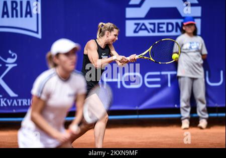 Barbara Haas d'Austria e Katarzyna Kawa di Polonia in azione durante la doppia finale ITF Zageb Ladies Open 2021 torneo di tennis partita contro Andreea Prisacariu di Romania e Nika Radisic di Slovenia al centro di tennis Maksimir a Zagabria, Croazia il 1 maggio 2021. Foto: Josip Regovic/PIXSELL Foto Stock