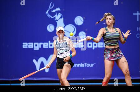 Andreea Prisacariu di Romania e Nika Radisic di Slovenia in azione durante la doppia finale ITF Zageb Ladies Open 2021 torneo di tennis partita contro Barbara Haas d'Austria e Katarzyna Kawa di Polonia al centro di tennis Maksimir a Zagabria, Croazia il 1 maggio 2021. Foto: Josip Regovic/PIXSELL Foto Stock