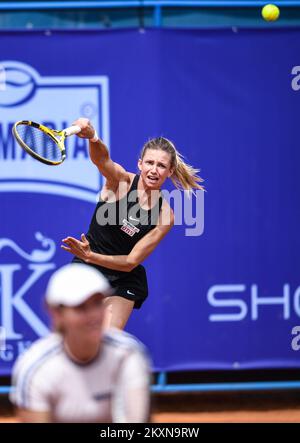 Barbara Haas d'Austria e Katarzyna Kawa di Polonia in azione durante la doppia finale ITF Zageb Ladies Open 2021 torneo di tennis partita contro Andreea Prisacariu di Romania e Nika Radisic di Slovenia al centro di tennis Maksimir a Zagabria, Croazia il 1 maggio 2021. Foto: Josip Regovic/PIXSELL Foto Stock