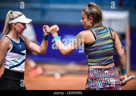 Andreea Prisacariu di Romania e Nika Radisic di Slovenia in azione durante la doppia finale ITF Zageb Ladies Open 2021 torneo di tennis partita contro Barbara Haas d'Austria e Katarzyna Kawa di Polonia al centro di tennis Maksimir a Zagabria, Croazia il 1 maggio 2021. Foto: Josip Regovic/PIXSELL Foto Stock