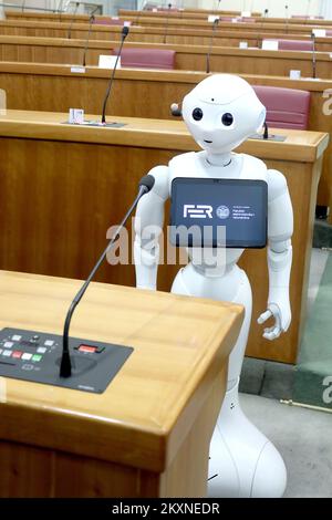 Un robot della Facoltà di Ingegneria Meccanica e architettura navale ha visitato il Parlamento croato nell'ambito della conferenza "il futuro dell'Europa - la visione della Croazia" tenutasi a Zagabria, Croazia il 11. Maggio, 2021. Foto: Patrik Macek/PIXSELL Foto Stock