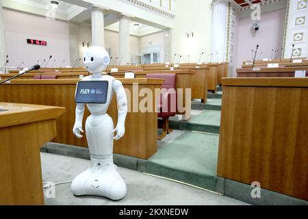 Un robot della Facoltà di Ingegneria Meccanica e architettura navale ha visitato il Parlamento croato nell'ambito della conferenza "il futuro dell'Europa - la visione della Croazia" tenutasi a Zagabria, Croazia il 11. Maggio, 2021. Foto: Patrik Macek/PIXSELL Foto Stock