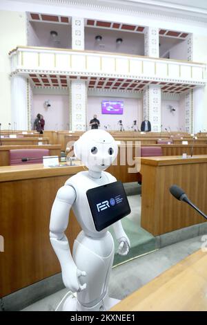 Un robot della Facoltà di Ingegneria Meccanica e architettura navale ha visitato il Parlamento croato nell'ambito della conferenza "il futuro dell'Europa - la visione della Croazia" tenutasi a Zagabria, Croazia il 11. Maggio, 2021. Foto: Patrik Macek/PIXSELL Foto Stock