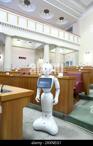 Un robot della Facoltà di Ingegneria Meccanica e architettura navale ha visitato il Parlamento croato nell'ambito della conferenza "il futuro dell'Europa - la visione della Croazia" tenutasi a Zagabria, Croazia il 11. Maggio, 2021. Foto: Patrik Macek/PIXSELL Foto Stock