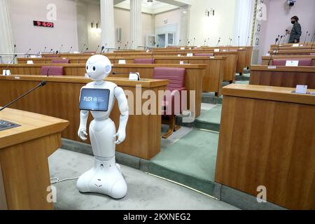 Un robot della Facoltà di Ingegneria Meccanica e architettura navale ha visitato il Parlamento croato nell'ambito della conferenza "il futuro dell'Europa - la visione della Croazia" tenutasi a Zagabria, Croazia il 11. Maggio, 2021. Foto: Patrik Macek/PIXSELL Foto Stock