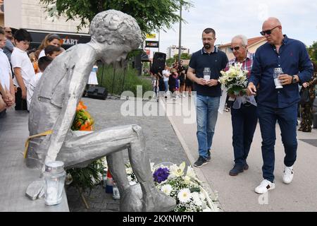 Allenatore di basket di Shanghai Sharks Neven Spahija durante il 28th° anniversario della tragica morte di Drazen Petrovic presso il monumento di Drazen a Baldekin, Sibenik, Croazia, il 7 giugno 2021. Il 7 giugno 1993, uno dei più grandi giocatori di basketballer mai usciti dall'Europa, Drazen Petrovic, è morto tragicamente in un incidente automobilistico in Germania dopo essere tornato dal gioco per la Croazia in Polonia il giorno precedente. Foto: Hrvoje Jelavic/PIXSELL Foto Stock