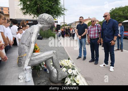 Allenatore di basket di Shanghai Sharks Neven Spahija durante il 28th° anniversario della tragica morte di Drazen Petrovic presso il monumento di Drazen a Baldekin, Sibenik, Croazia, il 7 giugno 2021. Il 7 giugno 1993, uno dei più grandi giocatori di basketballer mai usciti dall'Europa, Drazen Petrovic, è morto tragicamente in un incidente automobilistico in Germania dopo essere tornato dal gioco per la Croazia in Polonia il giorno precedente. Foto: Hrvoje Jelavic/PIXSELL Foto Stock