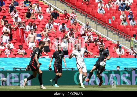 Harry Kane d'Inghilterra e Mateo Kovacic di Croazia gareggiano per una palla durante la partita di gruppo D del Campionato UEFA euro 2020 tra Inghilterra e Croazia il 13 giugno 2021 a Londra, Regno Unito. Foto: Luka Stanzl/PIXSELL Foto Stock