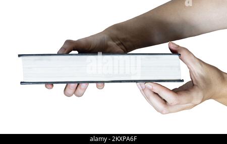 un libro chiuso nelle mani della donna Foto Stock