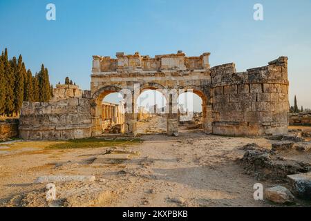 Anfiteatro di Hierapolis antica città di Pamukkale Turchia Foto Stock
