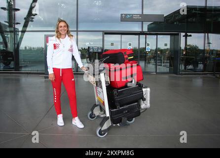 La tennista croata Donna Vekic viene vista all'aeroporto Franjo Tudjman di Zagabria, Croazia, il 19 luglio 2021. Prima della partenza per i Giochi Olimpici di Tokyo. Foto: Matija Habljak/PIXSELL Foto Stock