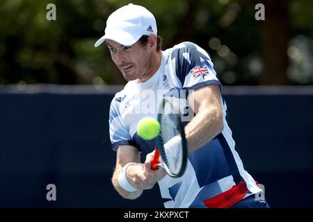 Andy Murray di Gran Bretagna restituisce una palla durante la sua partita di Quaterfinal Men's Doubles con Joe Salisbur di Gran Bretagna contro Marin Cilic e Ivan Dodig di Croazia il quinto giorno dei Giochi Olimpici di Tokyo 2020 all'Ariake Tennis Park il 28 luglio 2021 a Tokyo, Giappone. Foto: Igor Kralj/PIXSELL Foto Stock