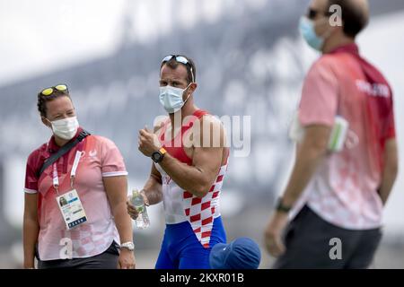 La medaglia di bronzo Damir Martin del Team Croatia viene raffigurata durante la cerimonia di medaglia per la finale A delle sculture singole maschili il sette° giorno dei Giochi Olimpici di Tokyo del 2020 al Sea Forest Waterway, il 30 luglio 2021 a Tokyo, Giappone. Foto: Igor Kralj/PIXSELL Foto Stock