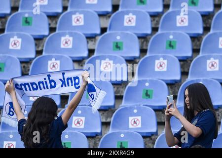 Croazia, Zagabria - 4 AGOSTO 2021 tifosi durante la terza partita di calcio di qualificazione della UEFA Champions League 1 tra Dinamo Zagreb e Legia Varsavia sullo Stadio Maksimir. Foto: Josip Regovic/PIXSELL Foto Stock