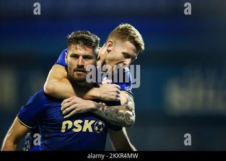 Croazia, Zagabria - 4 AGOSTO 2021 Bruno Petkovic, Kristijan Jakic durante la terza partita di calcio di qualificazione della UEFA Champions League 1 tra Dinamo Zagreb e Legia Varsavia sullo stadio Maksimir. Foto: Matija Habljak/PIXSELL Foto Stock