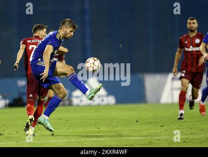 Croazia, Zagabria - 4 AGOSTO 2021 Filip Mladenovic, Bruno Petkovic durante la terza partita di calcio di qualificazione della UEFA Champions League 1 tra Dinamo Zagreb e Legia Varsavia sullo stadio Maksimir. Foto: Matija Habljak/PIXSELL Foto Stock