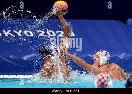 Max Irving del Team United States in attentato durante la Classifica del menâ 5th-6th incontro tra Croazia e Stati Uniti il 16° giorno dei Giochi Olimpici di Tokyo 2020 al Centro Water Polo di Tatsumi il 08 agosto 2021 a Tokyo, Giappone.Photo: Igor Kralj/PIXSELL Foto Stock