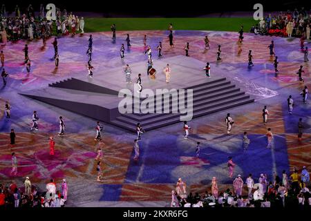 Gli animatori si esibiscono durante la cerimonia di chiusura dei Giochi Olimpici di Tokyo 2020 allo Stadio Olimpico il 08 agosto 2021 a Tokyo, Giappone. Foto: Igor Kralj/PIXSELL Foto Stock