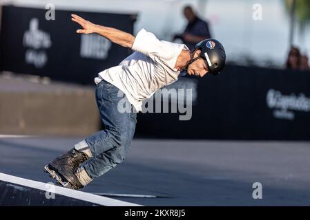 12 agosto 2021, Osijek - Skate Park sulla riva sinistra del fiume Drava. Tin Hadziomerspahic esegue una manovra al 22 Pannonian Challenge. Concorrenza in linea. Foto: Davor Javorovic/PIXSELL Foto Stock