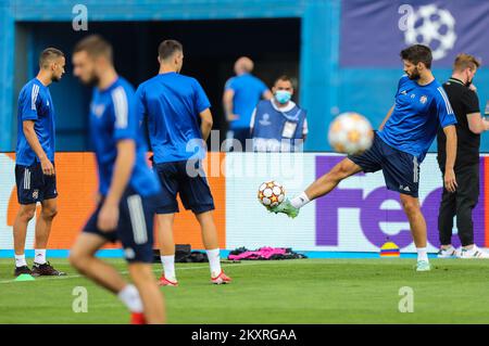 Bruno Petkovic di GNK Dinamo durante la sessione di allenamento al Maksimir Stadium davanti alla Champions League 2nd tappa contro lo sceriffo Tiraspol, a Zagabria, in Croazia, il 24 agosto 2021. Foto: Jurica Galoic/PIXSELL Foto Stock