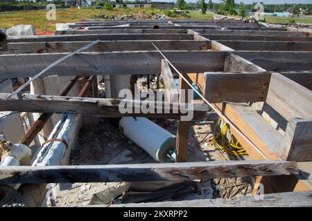 Tornado - Joplin, Lu. , 23 maggio 2012 i resti di una casa un anno dopo che un tornado mortale EF-5 colpì la città di Joplin il 22 maggio 2011. Il tornado ha ucciso 161 abitanti di Joplin, distrutto il 25%%%%%%%%%%%%%%%%%% della città e ha generato $2. 2 miliardi di dollari in danni alla proprietà. La FEMA sostiene gli sforzi di recupero di città e comunità come Joplin mentre lavorano per la ricostruzione dopo un disastro. Missouri gravi tempeste, tornado, e alluvioni. Fotografie relative a disastri e programmi, attività e funzionari di gestione delle emergenze Foto Stock