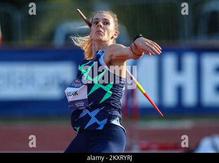 ZAGABRIA, CROAZIA - 14 SETTEMBRE: Sara Kolak di Croazia compete nel tiro di Javelin delle donne durante la sfida mondiale di IAAF Zagreb 2021 - 71st Boris Hanzekovic Memorial al parco universitario il 14 settembre 2021 a Zagabria, Croazia. Foto: Goran Stanzl/PIXSELL Foto Stock