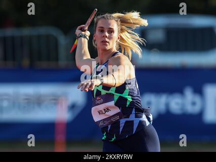 ZAGABRIA, CROAZIA - 14 SETTEMBRE: Sara Kolak di Croazia compete nel tiro di Javelin delle donne durante la sfida mondiale di IAAF Zagreb 2021 - 71st Boris Hanzekovic Memorial al parco universitario il 14 settembre 2021 a Zagabria, Croazia. Foto: Goran Stanzl/PIXSELL Foto Stock