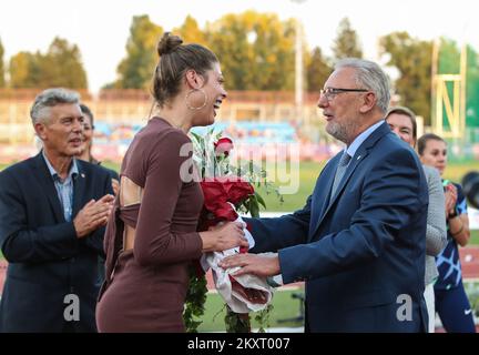 ZAGABRIA, CROAZIA - 14 SETTEMBRE: L'atleta croato in pensione Blanka Vlasic e il vice primo ministro croato Davor Bozinovi all'apertura del World Challenge IAAF Zagreb 2021 - 71st Boris Hanzekovic Memorial al parco universitario il 14 settembre 2021 a Zagabria, Croazia. (Foto di Goran Stanzl/Pixsell/MB Media/Getty Images) Foto Stock