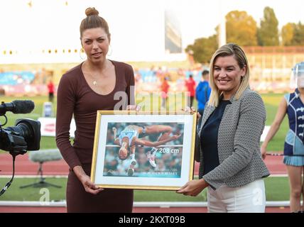 ZAGABRIA, CROAZIA - 14 SETTEMBRE: L'atleta croato in pensione Blanka Vlasic e il ministro croato del Turismo e dello Sport Nikolina Brnjac all'apertura della IAAF World Challenge Zagreb 2021 - 71st Boris Hanzekovic Memorial al parco universitario il 14 settembre 2021 a Zagabria, Croazia. (Foto di Goran Stanzl/Pixsell/MB Media/Getty Images) Foto Stock