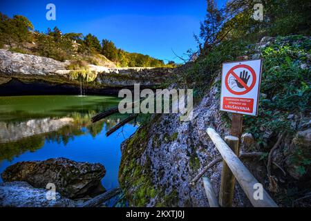 Cascate di Zarecki Krov a Pazin, Croazia su 15. Ottobre, 2021. Foto: Srecko Niketic/PIXSELL Foto Stock