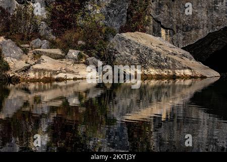 Cascate di Zarecki Krov a Pazin, Croazia su 15. Ottobre, 2021. Foto: Srecko Niketic/PIXSELL Foto Stock