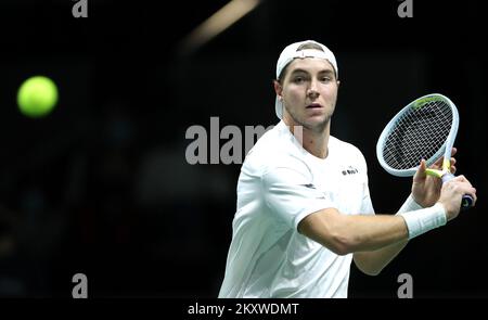 MADRID, SPAGNA - 04 DICEMBRE: Jan-Lennard Struff di Germania durante la semifinale della Coppa Davis tra Russia e Germania all'Arena di Madrid il 4 dicembre 2021 a Madrid, Spagna.Photo: Sanjin Strukic/PIXSELL Foto Stock