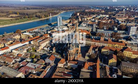 Veduta aerea del centro di Osijek, Croazia il 21 novembre 2021. Foto: Davor Javorovic/PIXSELL Foto Stock