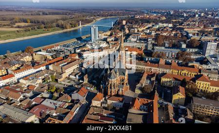 Veduta aerea del centro di Osijek, Croazia il 21 novembre 2021. Foto: Davor Javorovic/PIXSELL Foto Stock