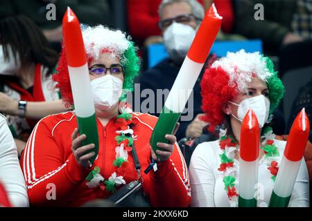 BUDAPEST, UNGHERIA - 16 GENNAIO: Tifosi durante la partita maschile EHF EURO 2022 tra Portogallo e Ungheria all'Arena multifunzionale del 16 gennaio 2022 a Budapest, Ungheria. Foto: Sanjin Strukic/PIXSELL Foto Stock