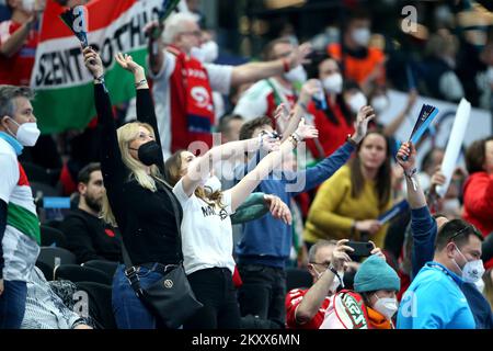 BUDAPEST, UNGHERIA - 16 GENNAIO: Tifosi durante la partita maschile EHF EURO 2022 tra Portogallo e Ungheria all'Arena multifunzionale del 16 gennaio 2022 a Budapest, Ungheria. Foto: Sanjin Strukic/PIXSELL Foto Stock