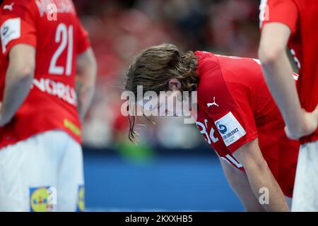 Jacob Tandrup Holm di Danimarca reagisce dopo la partita maschile EHF EURO 2022 Main Round Group 1 tra Danimarca e Francia al MVM Dome il 26 gennaio 2022 a Budapest, Ungheria. Foto: Sanjin Strukic/PIXSELL Foto Stock