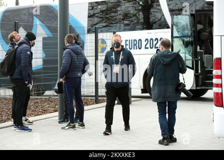 Il giocatore svedese di pallamano Jim Gottfridsson può essere visto dopo la pratica prima della partita di domani contro la Spagna all'EHF EURO 2022 a Budapest, in Ungheria, il 29 gennaio 2022. Foto: Sanjin Strukic/PIXSELL Foto Stock