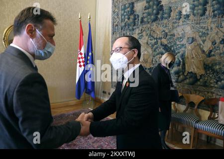 Oggi il Presidente del Parlamento croato Gordan Jandrokovic ha ricevuto la visita inaugurale dell'Ambasciatore della Repubblica popolare Cinese Qi Qianjin. , A Zagabria, Croazia, il 09 febbraio 2022. Foto: Patrik Macek/PIXSELL Foto Stock