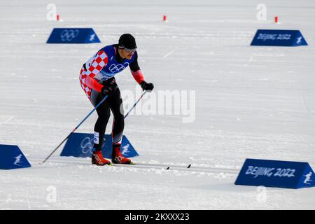 Marko Skender del Team Croatia compete durante le Men's Cross-Country Sci 15km Classic il giorno 7 di Pechino 2022 Olimpiadi invernali presso il National Cross-Country Sci Centre il 11 febbraio 2022 a Zhangjiakou, Cina. Foto: Jaki Franja/PIXSELL Foto Stock