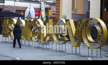 Installazione Pluca grada (polmoni della città) visto a Sarajevo, Bosnia-Erzegovina, il 21 febbraio 2022. I polmoni della città sono fatti di materiale bianco, e in pochi giorni hanno cambiato colore sotto l'influenza di particelle tossiche nell'aria Foto: Armin Durgut/PIXSELL Foto Stock